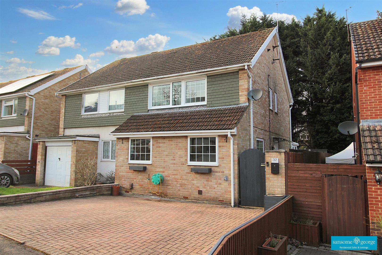 3 bed property in Avington Close, Reading